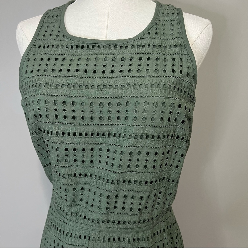 *SOLD*GAP Eyelet Fit and Flare Cotton Dress Size 8 - Picture 3 of 9